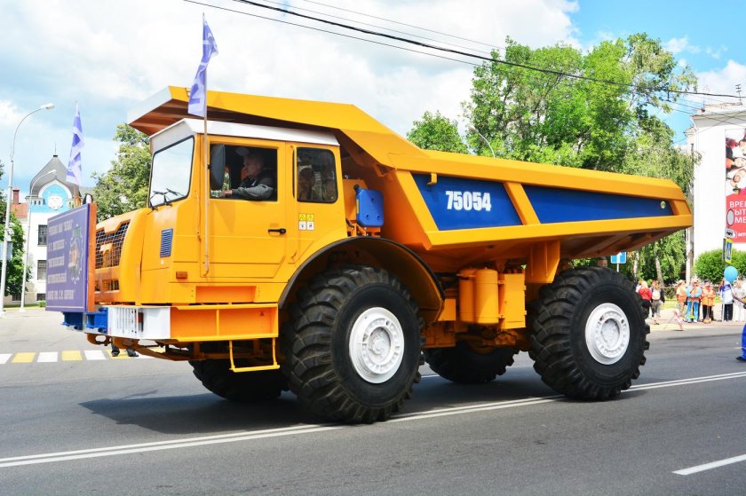 Самосвал МОАЗ 7505