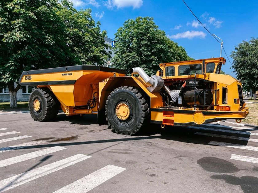 Шахтный самосвал моаз