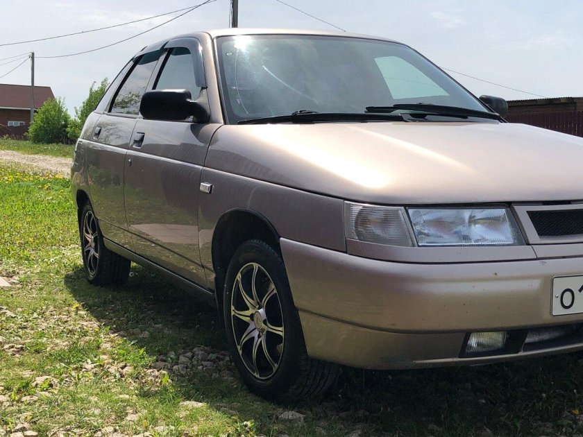 ВАЗ 2112 бежевая