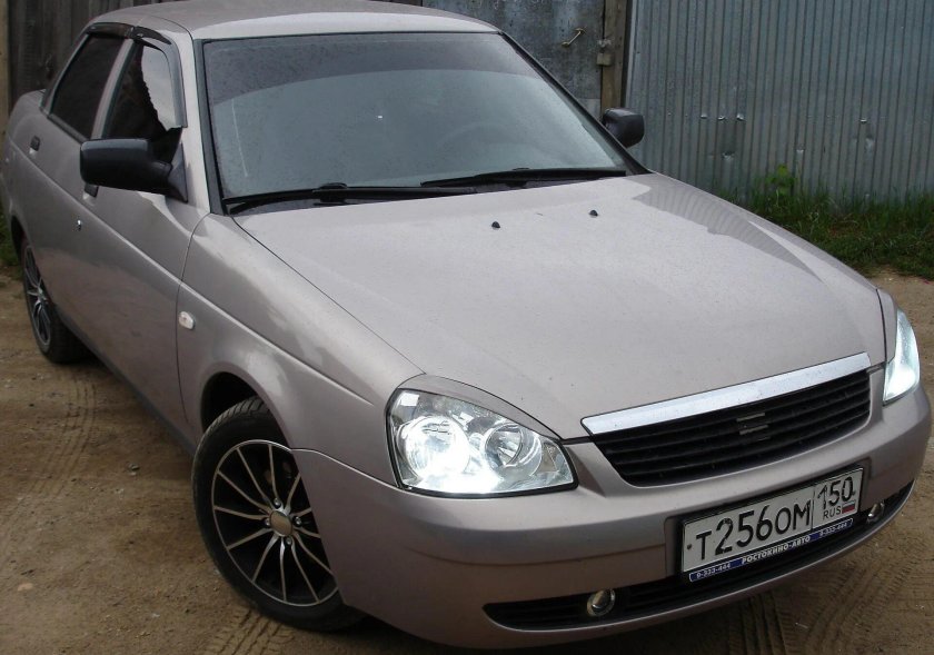 Бежевая Приора