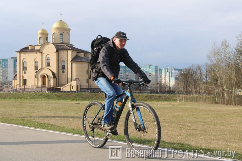 Актеры на велосипеде