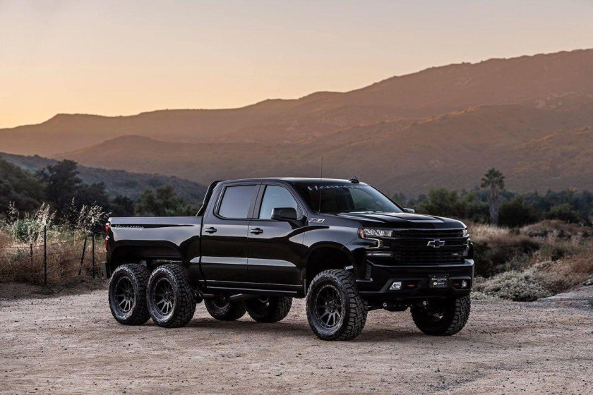 Chevrolet Silverado (Hennessey Goliath 6x6)