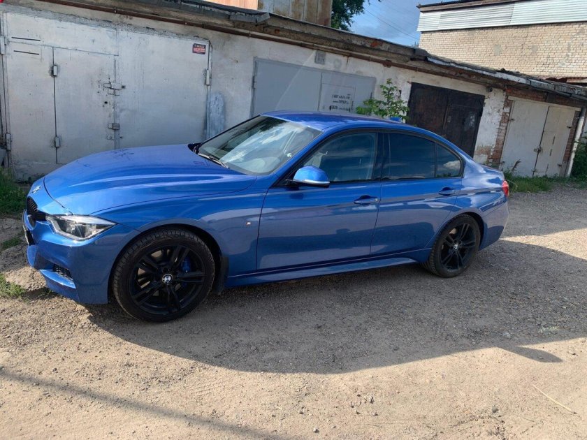 BMW 3 2017 синяя