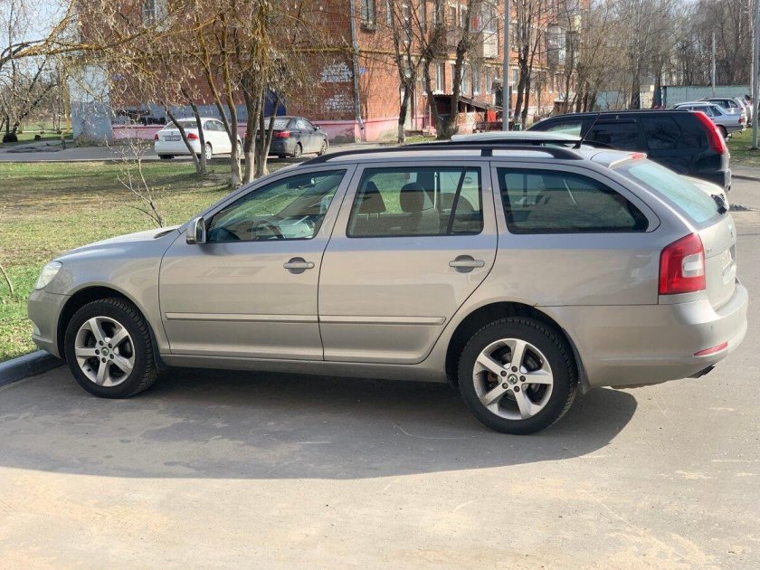 Шкода Октавия универсал 2011 года