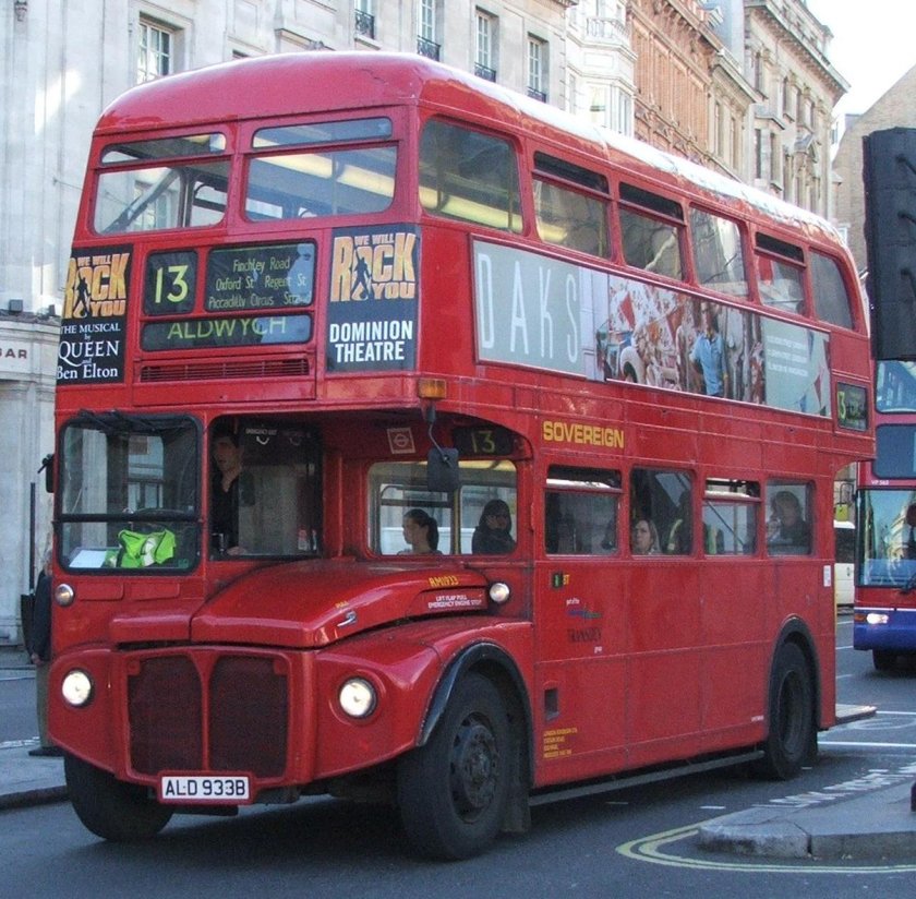 Лондонский автобус Routemaster