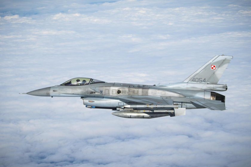 Polish f-16