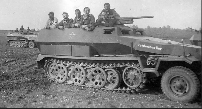 Полугусеничный БТР SD.KFZ 251