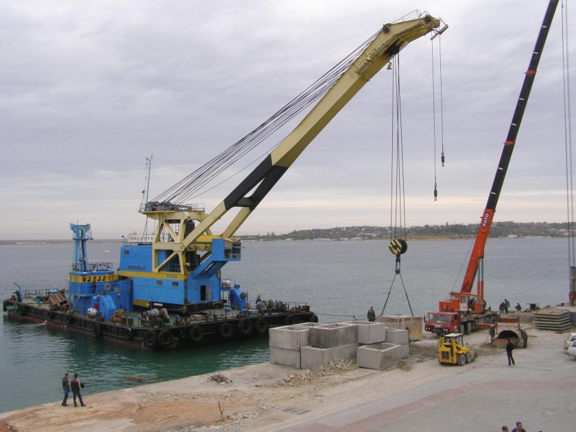 Плавучий кран «Черноморец-34»