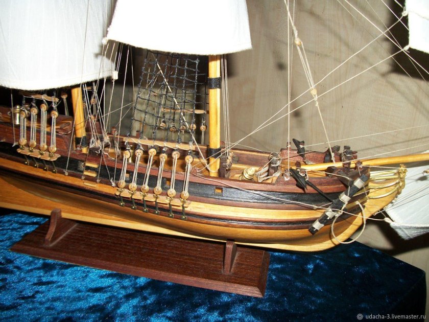 Бомбарда корабль