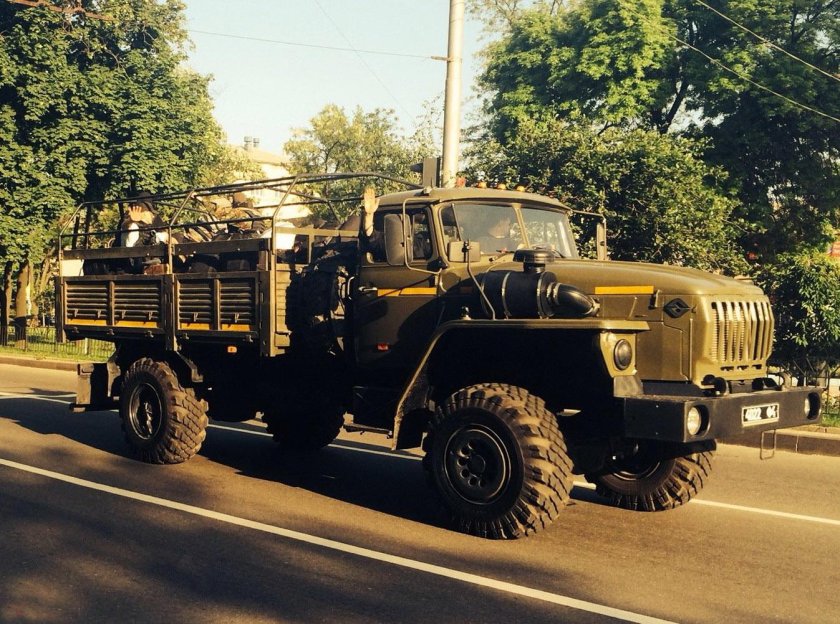 Урал грузовик 43206