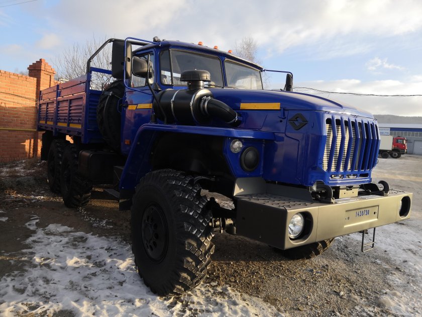 Урал 4320 бортовой