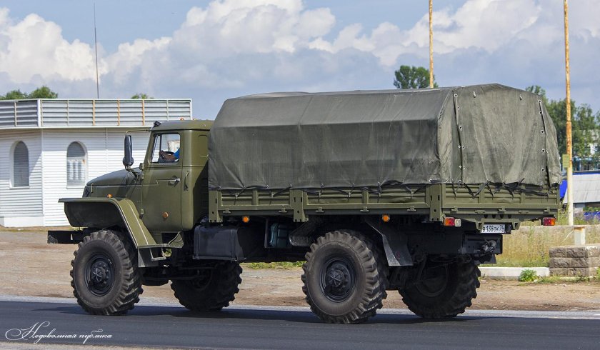 Урал 4320 бортовой военный