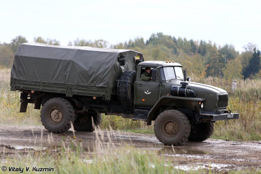 Грузовой Урал-43206