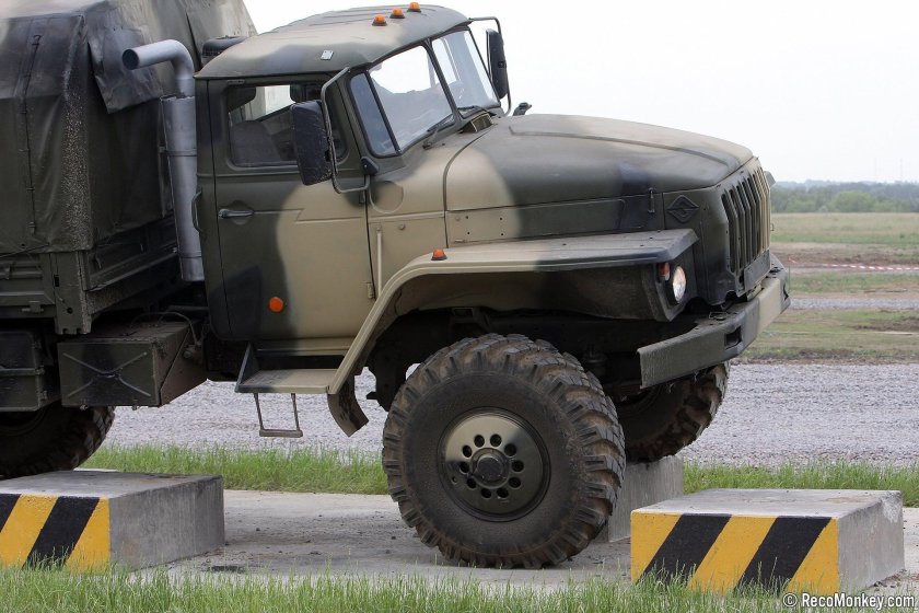 Урал грузовик 43206