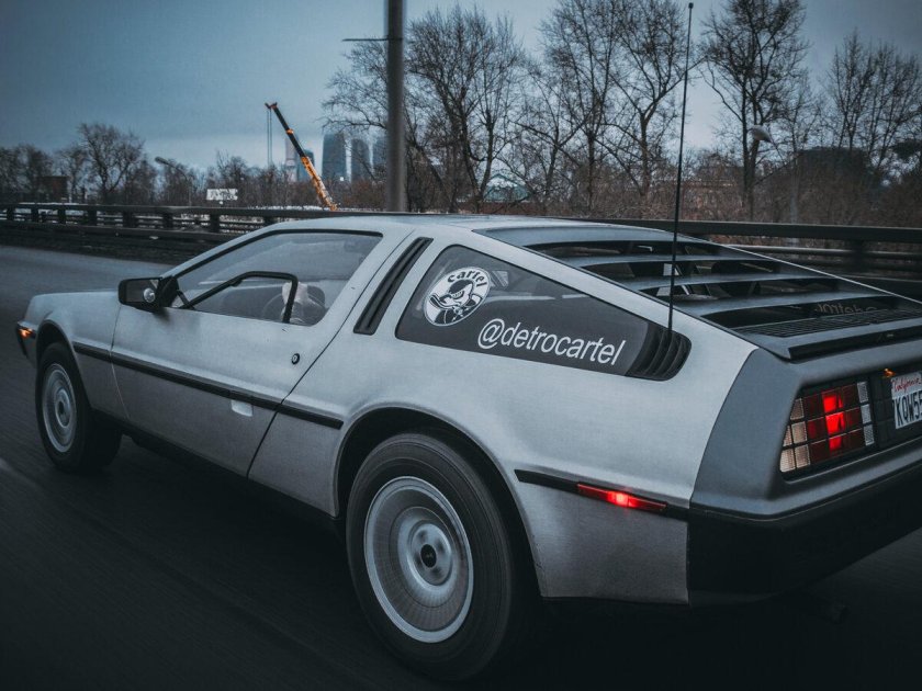 Делориан ДМС 12