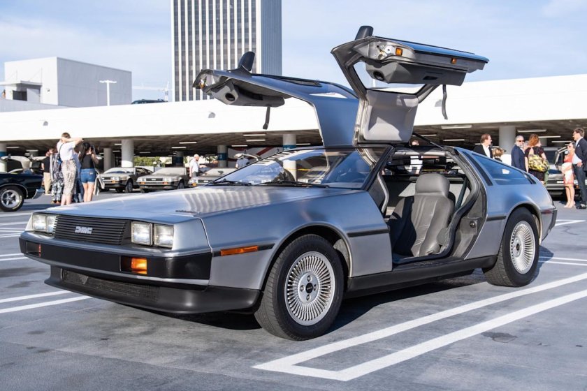 DELOREAN DMC-12