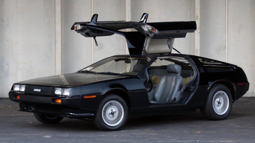 DELOREAN DMC-12