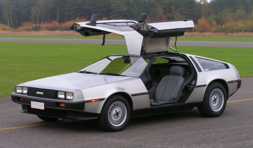 DELOREAN DMC-12