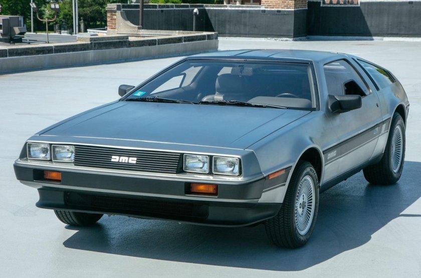 ДЕЛОРЕАН ДМС 12