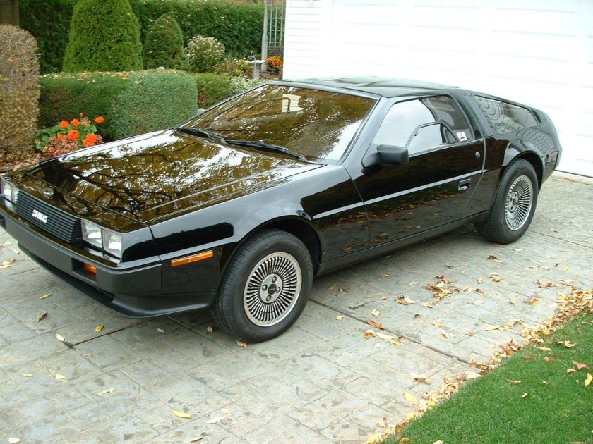 DELOREAN DMC-12