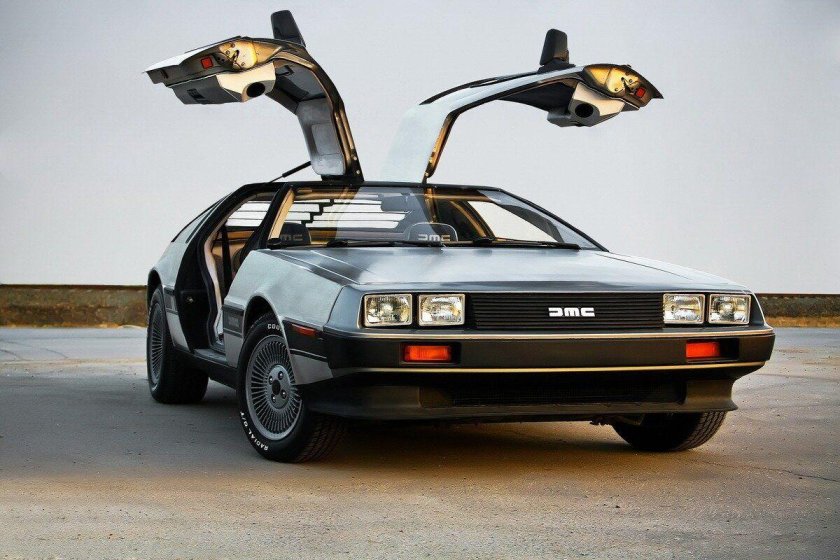 DELOREAN DMC-12