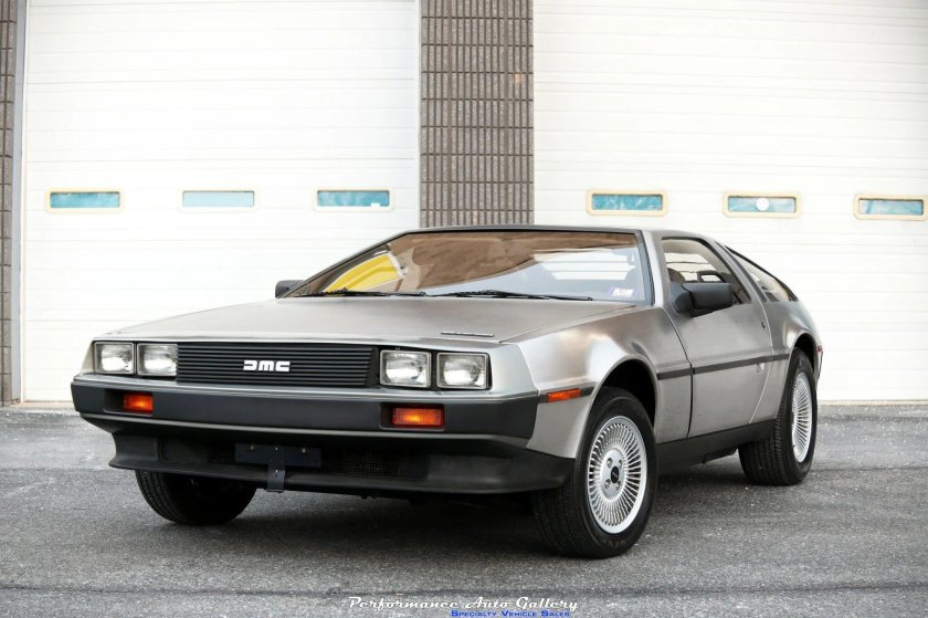 Делориан DMC 12