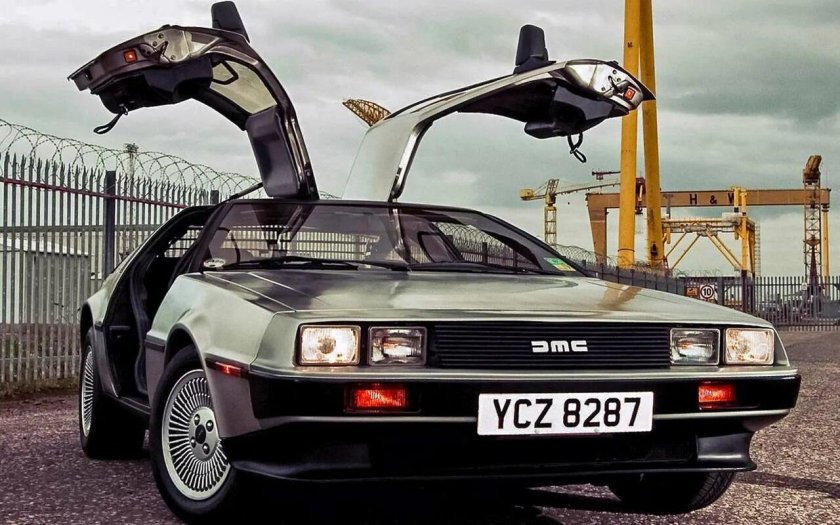 DELOREAN DMC-12