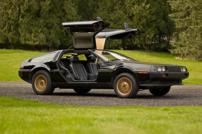 DELOREAN DMC-12