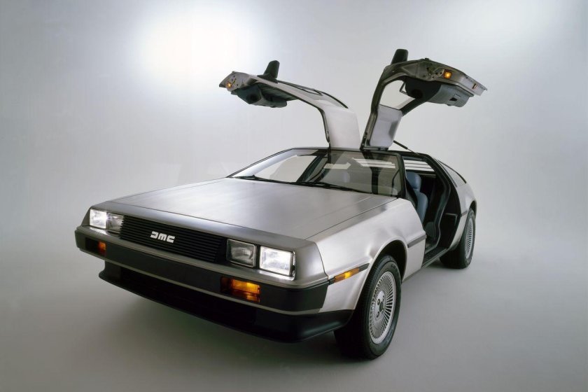 DELOREAN DMC-12