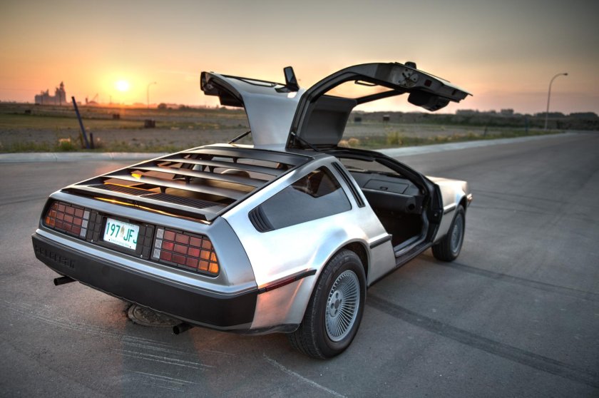 DELOREAN DMC-12