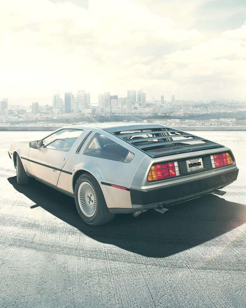 DELOREAN DMC-12