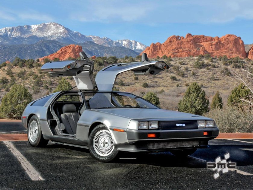 DELOREAN DMC-12