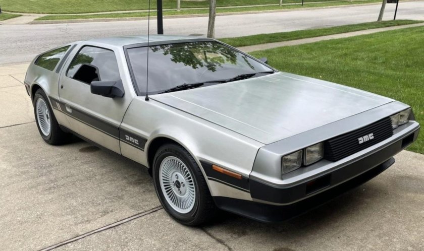 Делориан ДМС 12