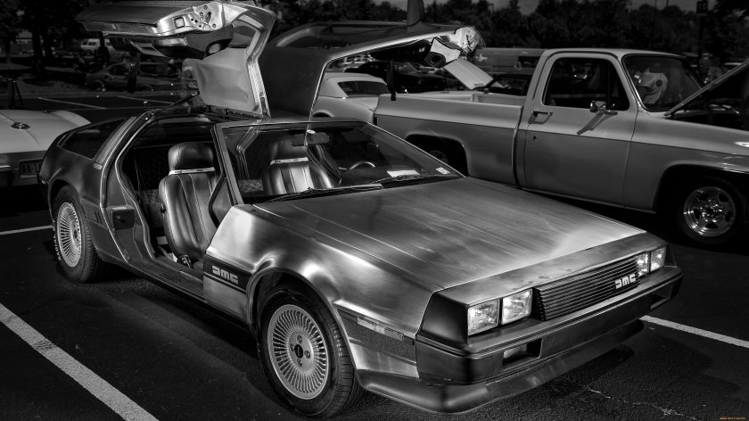 DELOREAN DMC-12