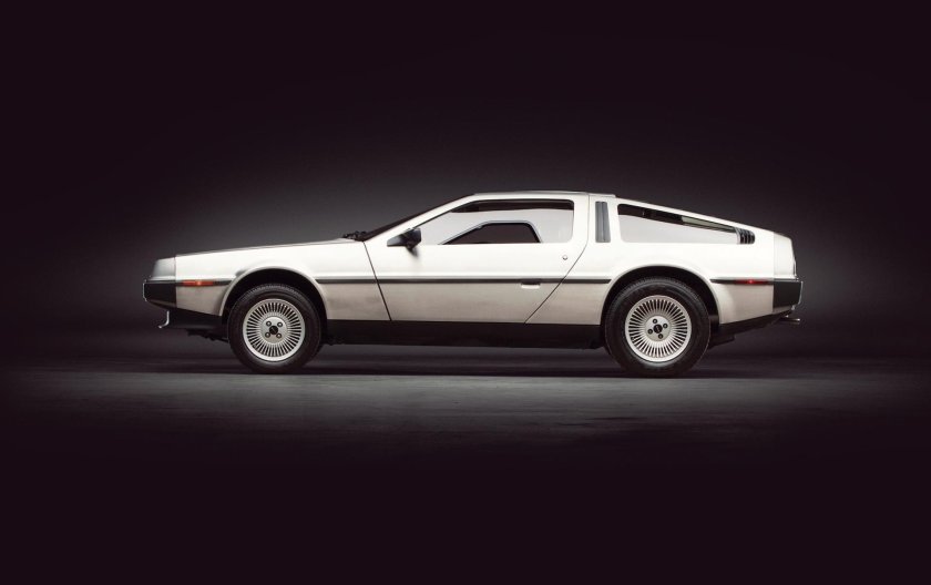 DELOREAN DMC-12