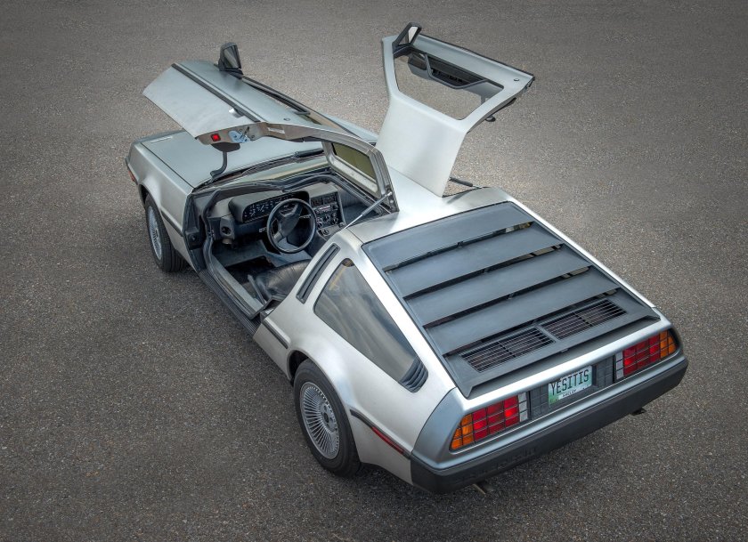 DELOREAN DMC-12