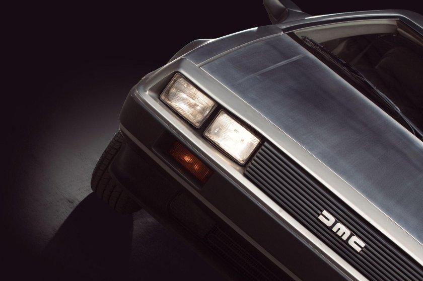 DELOREAN DMC-12