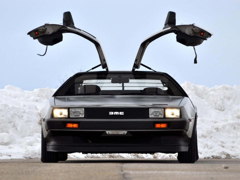 DELOREAN DMC-12