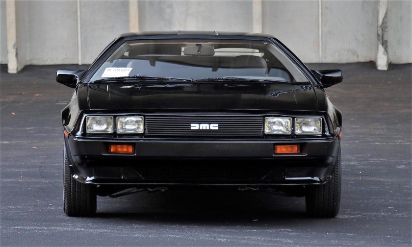 DELOREAN DMC-12