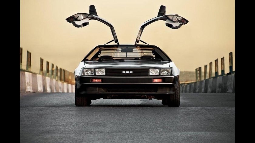 ДЕЛОРЕАН ДМС 12