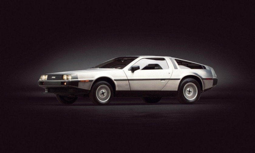 DELOREAN DMC-12