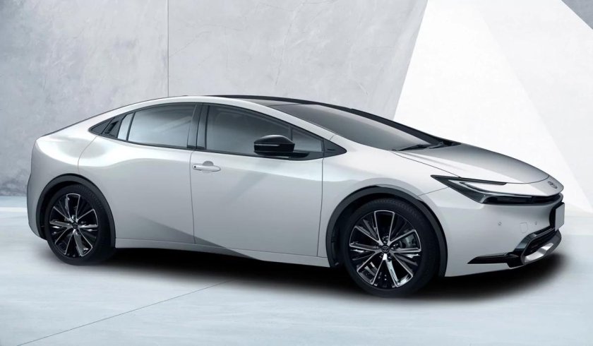 Тойота приус 2022