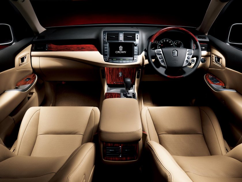 Toyota Crown Majesta 2010