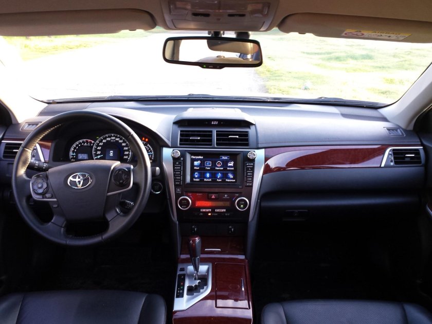 Toyota Camry 50 салон