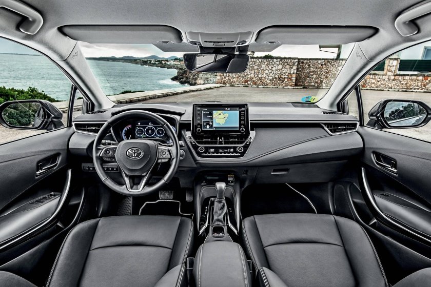 Тойота Королла 2019 салон