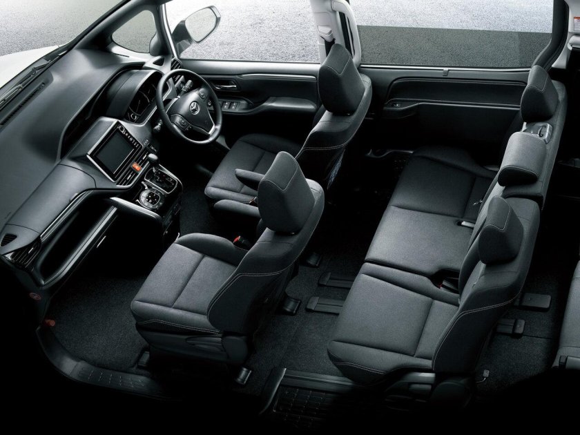 Toyota Voxy 2015 Salon