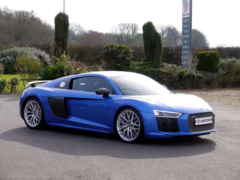 Ауди r8 v10 Plus