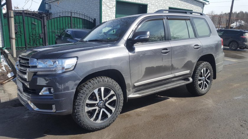 Toyota Land Cruiser 200 275 60 20