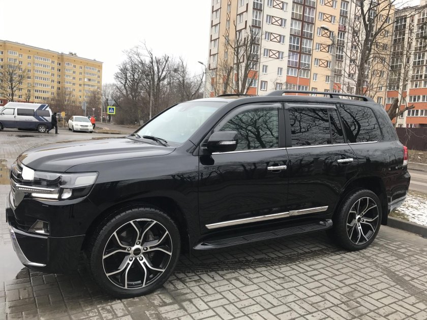 Toyota Land Cruiser 200 r20