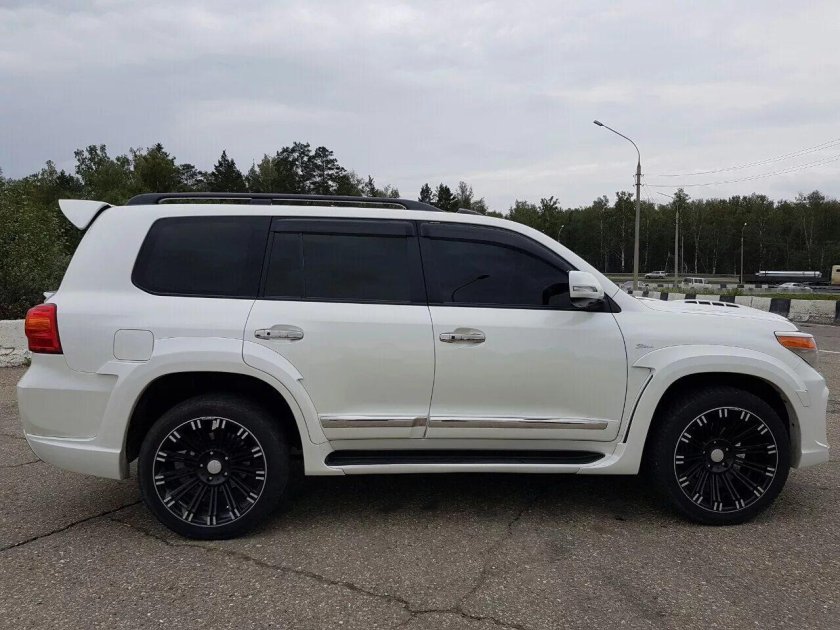 Toyota Land Cruiser 200 r20 Wald